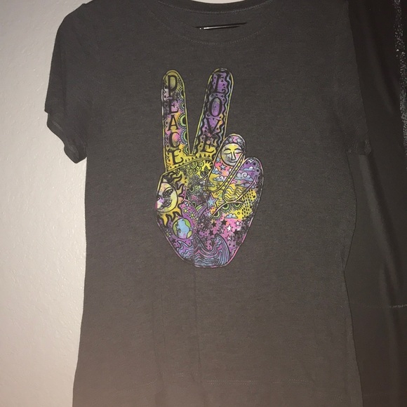 A dark gray peace sign tee - Picture 2 of 4